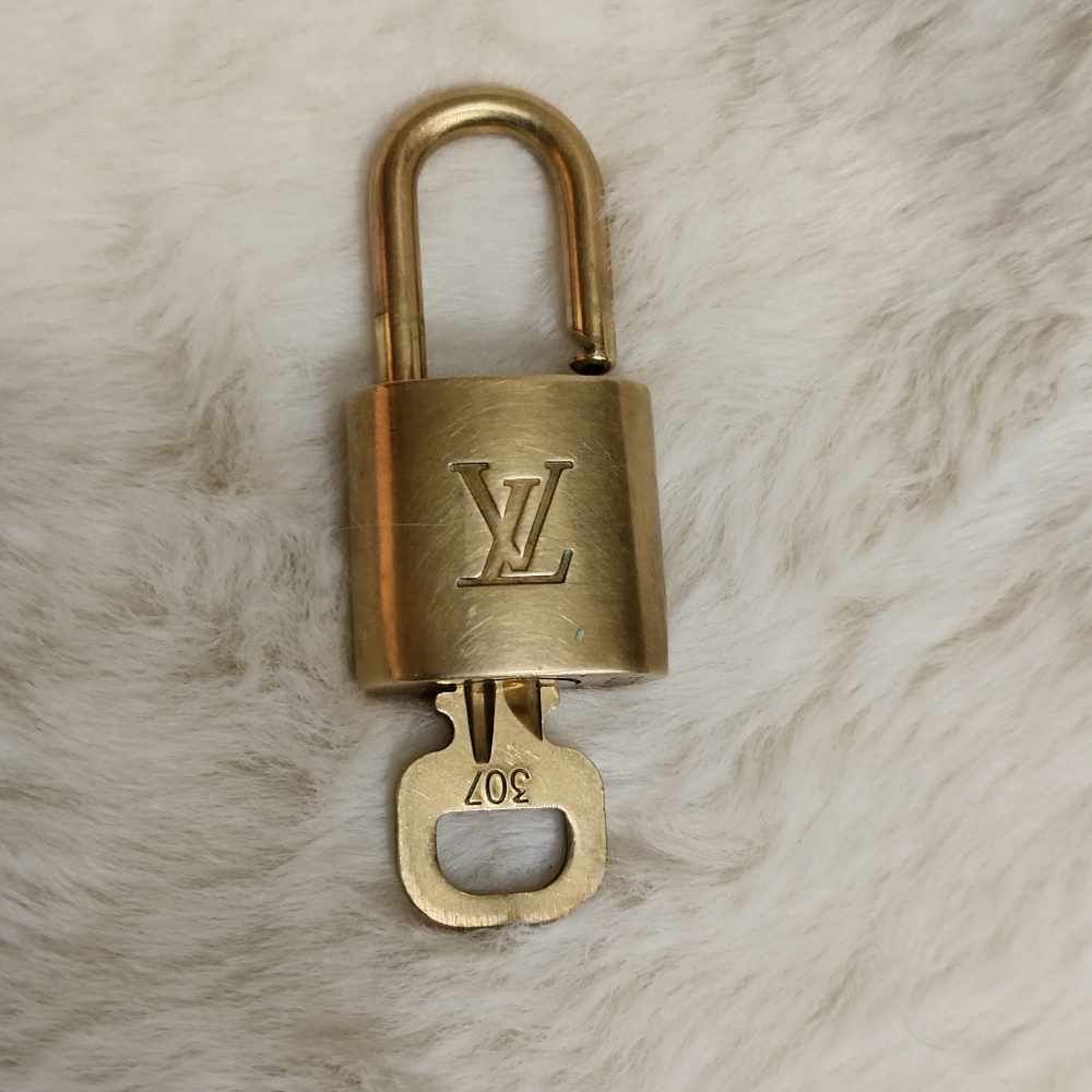 307 Lv Lock & Key